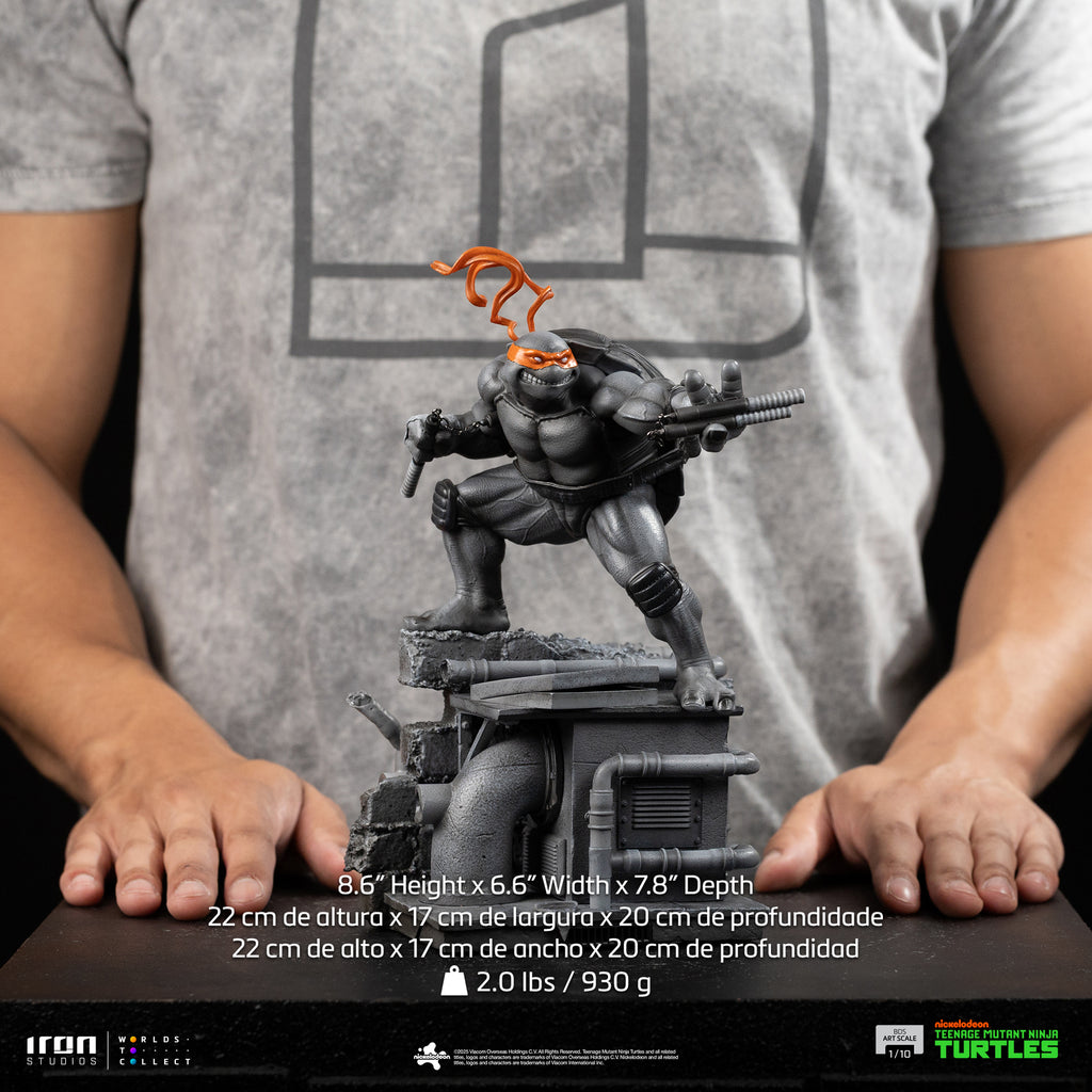 Pre-Order - Statue Michelangelo (Black and White Variant) - Teenage Mutant Ninja Turtles - BDS Art Scale 1/10 - Iron Studios